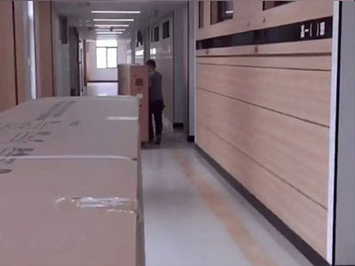 河北定州中學(xué)搬運LED黑板(圖4) 河北定州中學(xué)搬運LED黑板(圖4)