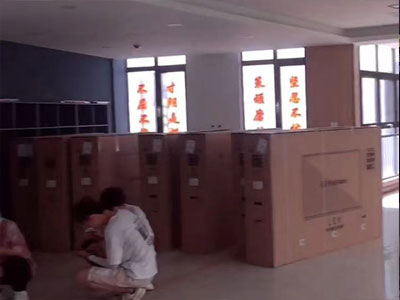 河北定州中學(xué)搬運LED黑板(圖3) 河北定州中學(xué)搬運LED黑板(圖3)